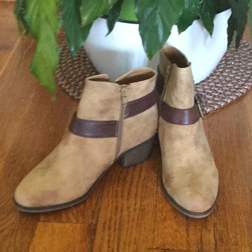 NWT Natural color faux leather booties